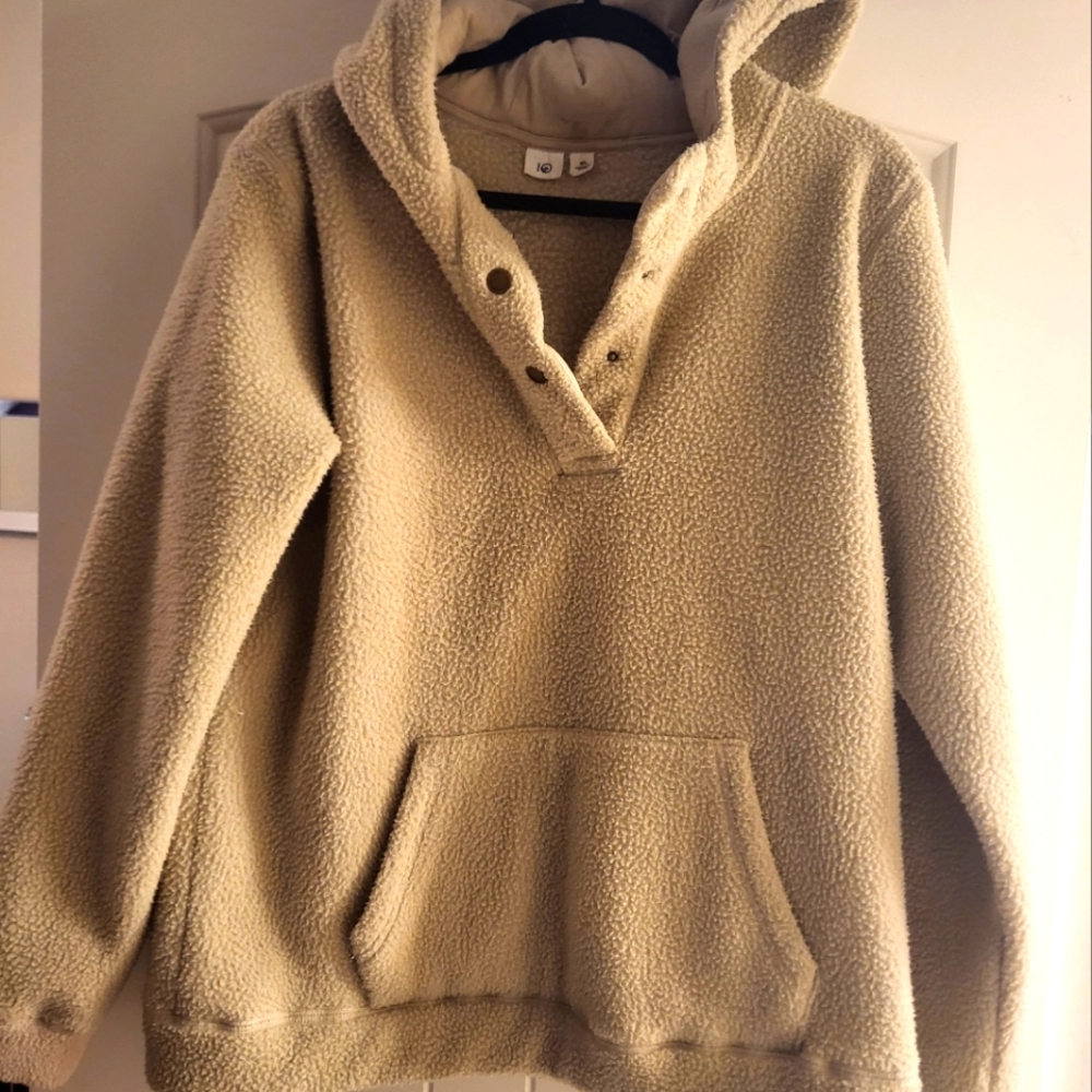 IO pullover sweater